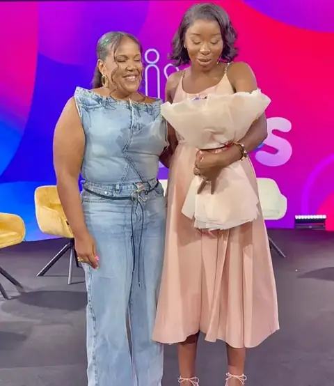 Cliente satisfeita da Rosé Divina com as suas flores em Luanda
