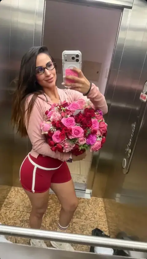 Cliente satisfeita da Rosé Divina com as suas flores em Luanda